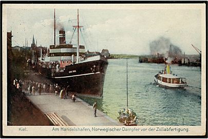 Tyskland, Kiel, havneparti med skibe.