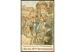 Erik Henningsen: Chr. IX ved aviskiosk på den første Børnehjælpsdag i 1904. 10 års jubilæumskort fra 1914. S. Kruckow u/no.