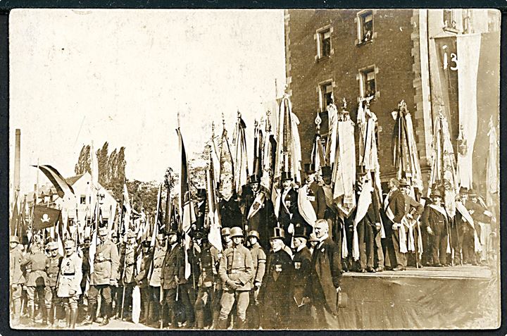 Tyske Frikorps soldater ved parade under revolutionen i 1919. Fotokort u/no.