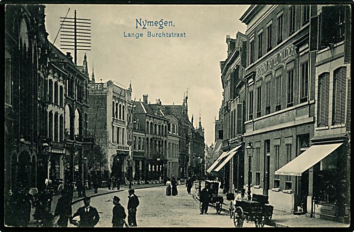 Holland, Nijmegen, Lange Burchstraat. 