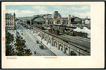 Tyskland, Dresden, Hauptbahnhof med damptog. 