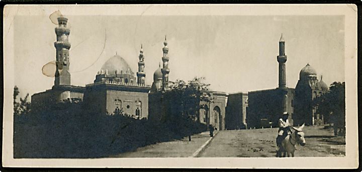 Indisk ½ anna og 1 anna George V på brevkort (Moske i Cairo) skrevet ombord på S/S Kashgar og annulleret i Aden d. 10.12.1923 til København, Danmark.