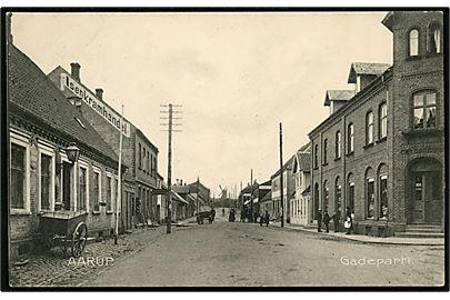 Aarup, gadeparti med postkontor til venstre. H. C. Rasmussen no. 8194.