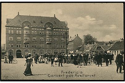 Fredericia. Concert på Axeltorvet. Militær orkestret spiller. J. Andersen no. 242.