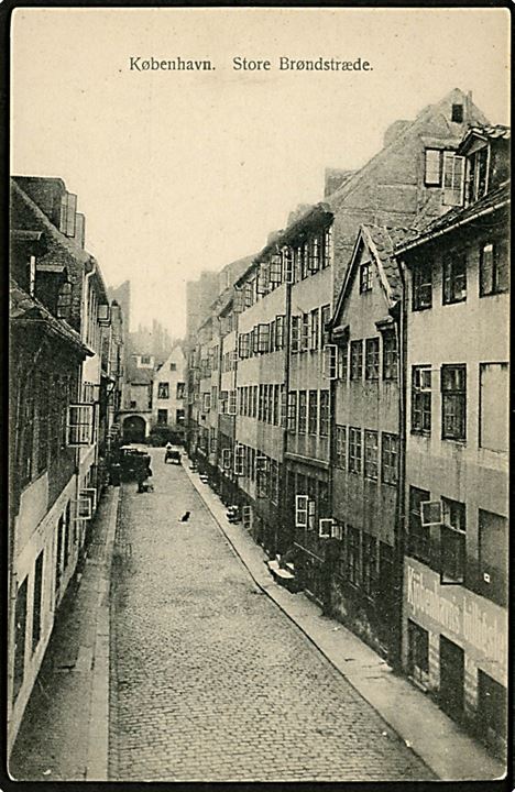 Store Brøndstræde set fra Vognmagergade. Gaden nedlagt i 1909. Fritz Benzen no. 565. Kvalitet 8