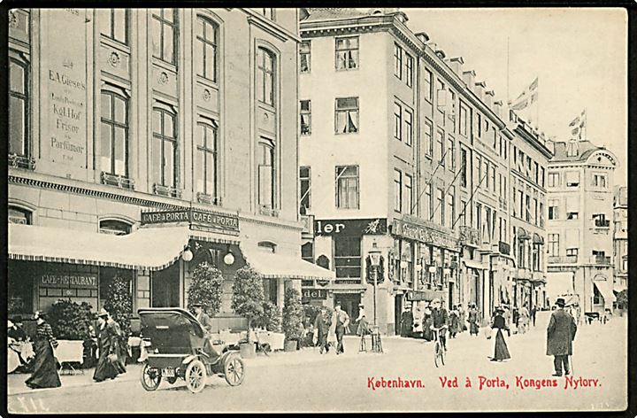 Kongens Nytorv hj. Lille Kongensgade med Café á Porta og automobil “K383”. No. 3172. Kvalitet 8