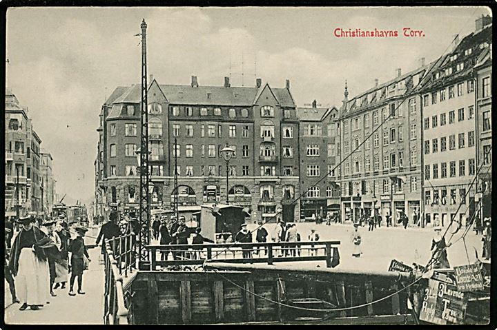 Christianshavns Torv med “panserbasser” og sporvogn i baggrunden. No. 2915. Kvalitet 7