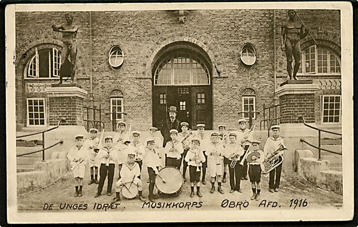 D.U.I. (De Unges Idræt) Østerbro afdelings musikkorps ved Idrætshuset 1916. U/no. Kvalitet 7
