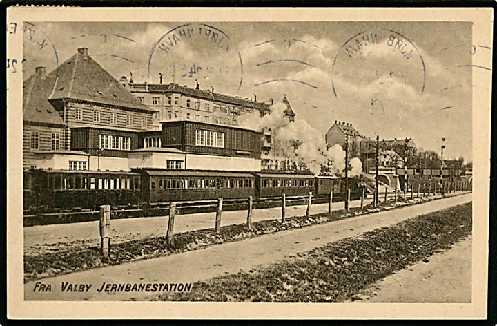 Valby jernbanestation med passerende damptog. Dansk Lystrykkeri no. 685. Kvalitet 7