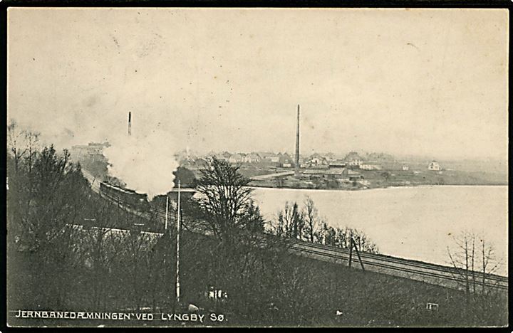 Lyngby Sø, jernbanedæmning med passerende damptog. H. Schou u/no. Kvalitet 8