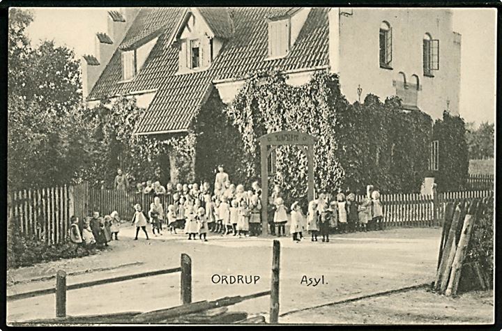 Ordrup, Ordruphøjvej 7 med børnehaven “Ordrup Asyl”. Stenders no. 4624. Kvalitet 9