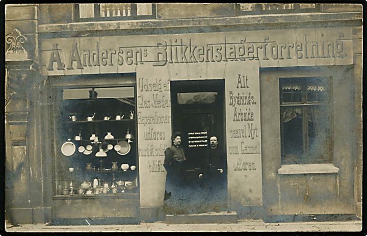 Hellerup, Callisensvej 14 A. Andersen’s Blikkenslager-forretning. Fotokort u/no. Kvalitet 7
