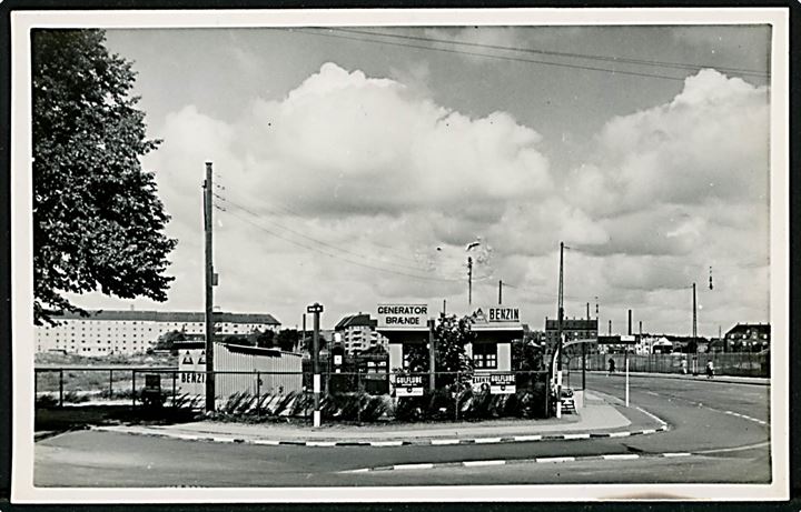 Borups Allé tankstation og salg af Generator Brænde under besættelsen. Fotokort u/no. Kvalitet 8