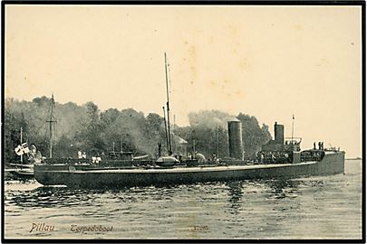 Tysk torpedobåd udlægger røg ved Pillau. 