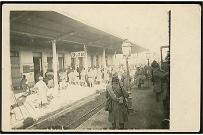 Rumænien, soldater på banegården i Buzau under 1. verdenskrig. Fotokort u/no.