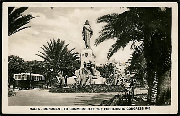 Malta, monument og i baggrunden rutebil. Frankeret med 3d George VI og sendt som luftpost fra Valetta d. 17.1.1948 til Sverige.