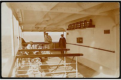 Svenske turister ombord på dampskib i Middelhavet. Fotokort u/no. Sendt fra Alexandria 1913 til Sverige.