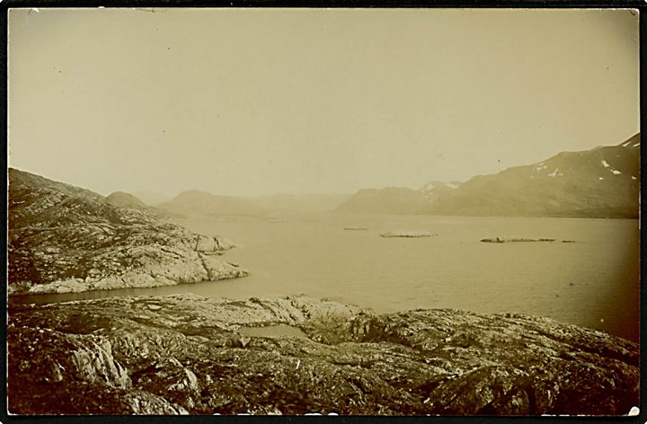 Grønland, udsigt over fjord. Fotokort u/no. 