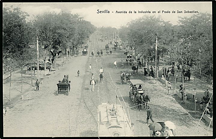 Spanien, Sevilla med sporvogn i forgrunden.