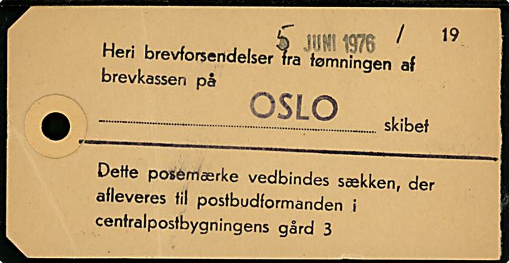 Sækkemærke stemplet Heri brevforsendelser fra tømning af brevkassen på OSLO skibet d. 5.6.1976. Spændende sækkemærke for post fra kassetømning ombord på rutebåden til Norge.