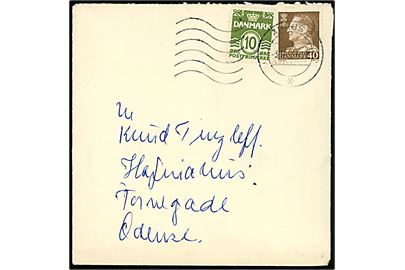 10 øre Bølgelinie og 40 Fr. IX (fluorescerende papir) på brev fra Århus C d. 3.12.1965 til Odense.
