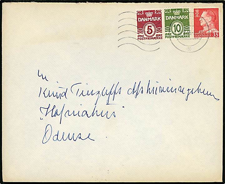 5 øre (alm. papir), 10 øre Bølgelinie og 35 øre Fr. IX (fluorescerende papir) på brev fra Århus C d. 31.8.1965 til Odense