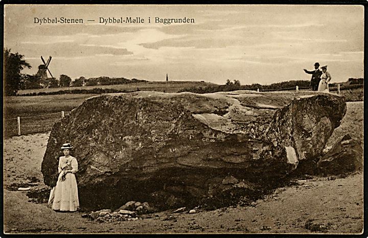 Dybbøl stenen og i baggrunden Dybbøl mølle. J. Boisen no. 74.
