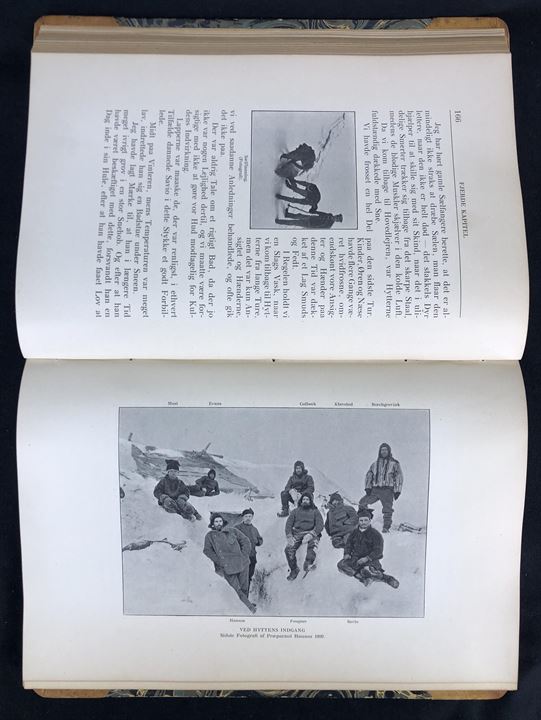 Nærmest Sydpolen aaret 1900 af Carsten E. Borchgrevink. Illustreret beskrivelse af rejser ved Antarktis bl.a. med skibet Southern Cross. 562 sider med flere farvelagte illustrationer og landkort. 