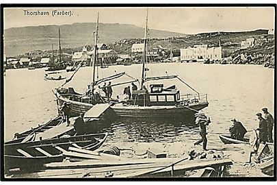 Thorshavn. Fiskekutter losser sin fangst. Med 10 aur To Konger annulleret Reykjavik d. 08.08.1909 til München, Tyskland.