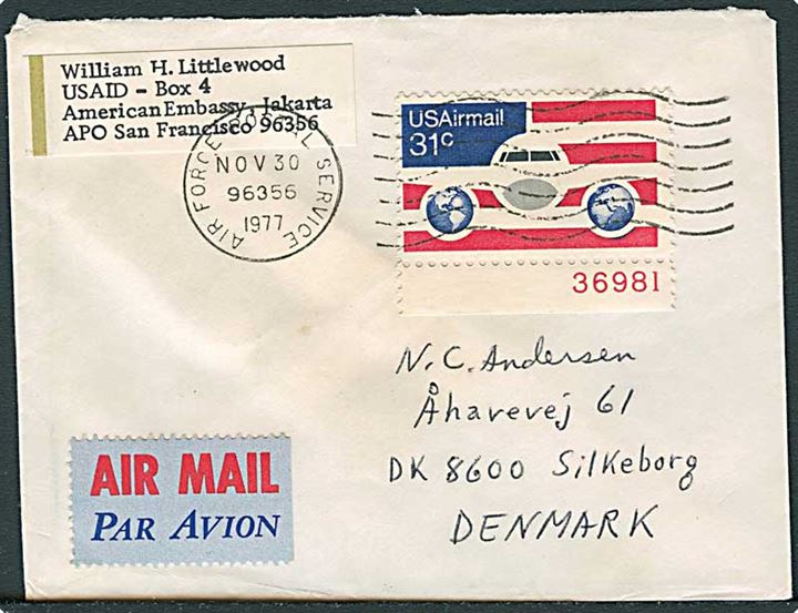 Amerikansk 31 cents Luftpost på luftpostbrev annulleret med feltpoststempel Air Force Postal Service APO 96356 d. 30.11.1977 til Silkeborg, Danmark. Fra USAID ved den amerikanske ambassade i Jakarta, Indonesien.