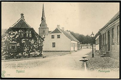 Nysted, Fiskergade med kirke i baggrunden. P. Alstrup no. 3131.