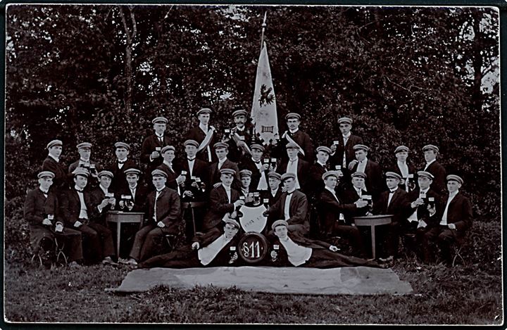 Gruppe elever fra Tønder Seminarium 1907-1910. Fotokort J. Thimm u/no.