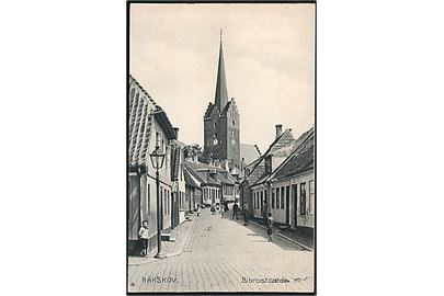 Nakskov, Bibrostræde med kirke i baggrunden. Stenders no. 12289.