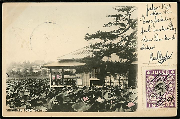 1 øre Våben (3) på japansk postkort anvendt som lokalt julekort i Kjøbenhavn d. 24.12.1904. På bagsiden Julemærke 1904 blækannulleret Karl Koch 23/12 04.