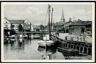 Aarhus, havneparti ved Mindebroen med fiskefartøj. Stenders Aarhus no. 343.