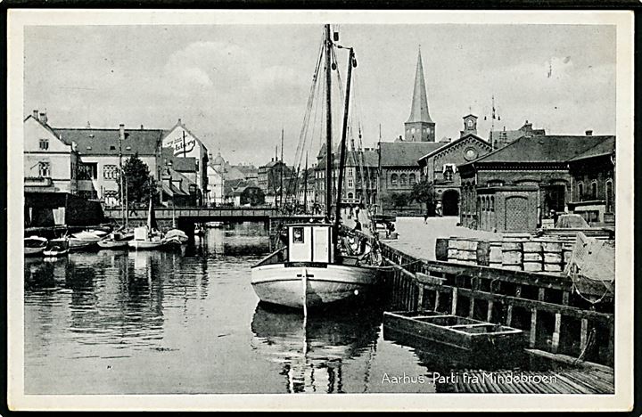 Aarhus, havneparti ved Mindebroen med fiskefartøj. Stenders Aarhus no. 343.