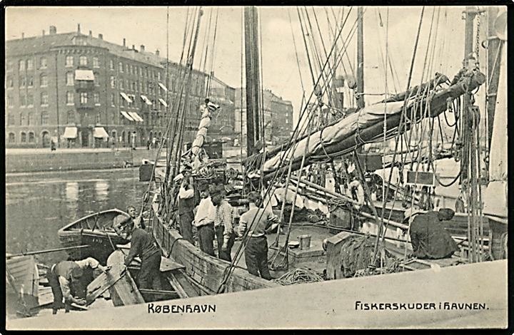 Købh., Fiskerskude i havnen. Fotograf Orla Bock. A. Vincent no. 481.