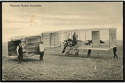 Pioner flyveren Robert Svendsen med sin maskine. Johs. Brorsen u/no.