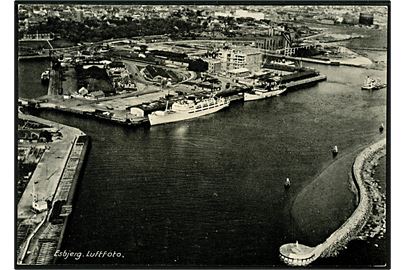 Esbjerg, havn med Englandsbåde. Luftfoto no. 8659. Reklamekort fra Esbjerg Pakhus-Kompagni sendt som tryksag med 12 øre posthusfranko fra Esbjerg d. 25.5.1955 til Vejle.