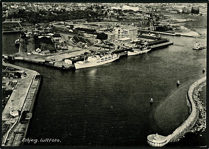 Esbjerg, havn med Englandsbåde. Luftfoto no. 8659. Reklamekort fra Esbjerg Pakhus-Kompagni sendt som tryksag med 12 øre posthusfranko fra Esbjerg d. 25.5.1955 til Vejle.