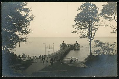 Aarhus. Landgangsbroen ved Varna med 2 turbåde. Fotokort af Edv. Monsrud. Fra Leonar no. 2115.