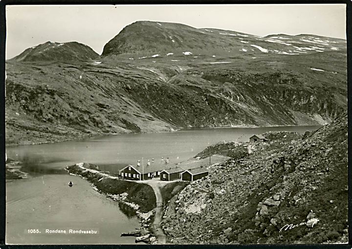 Norge, Rofane, Rondvassbu. Normann no. 1055. Frankeret med 20 øre Posthorn stemplet Tretten d. 15.8.1952 til Sverige.