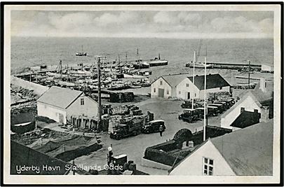Yderby havn på Sjællands Odde med mange biler og fiskefartøjer. Fotograf S. Bay, Asnæs / Stenders no. 75614.