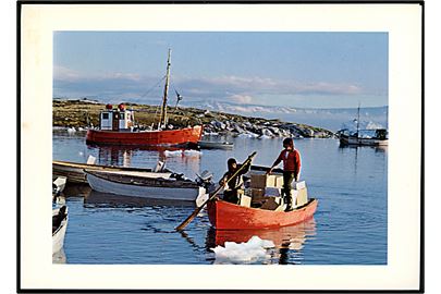 Grønlandske havn med fiskefartøjer. Foto Peter Juul. Klapkort solgt af danske Rotary-klubber til fordel for børne- og ungdomsarbejdet i Grønland. U/no.