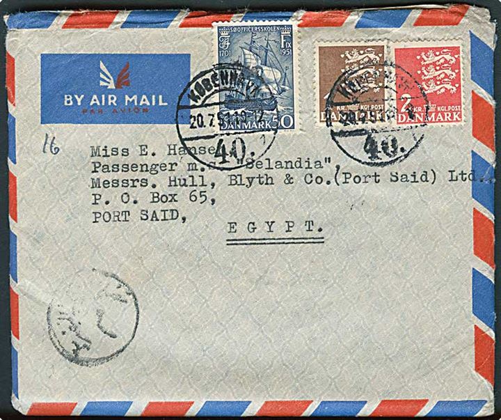 50 øre Søofficerskolen, 1 kr. og 2 kr. Rigsvåben på luftpostbrev fra København d. 20.7.1951 til passager ombord på ØK-skibet M/S Selandia i Port Said, Egypten.