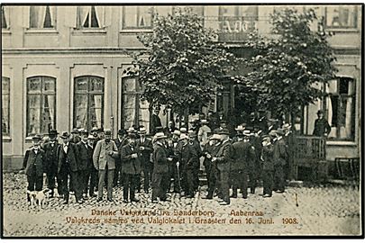 Graasten, Danske valgmænd fra Sønderborg-Aabenraa samles ved valglokalet d. 16.6.1908. C. C. Biehl u/no.