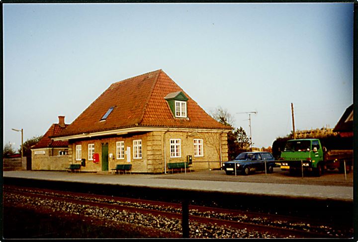 Dyssekilde jernbanestation. Privat farvefotografi 10x15 cm.