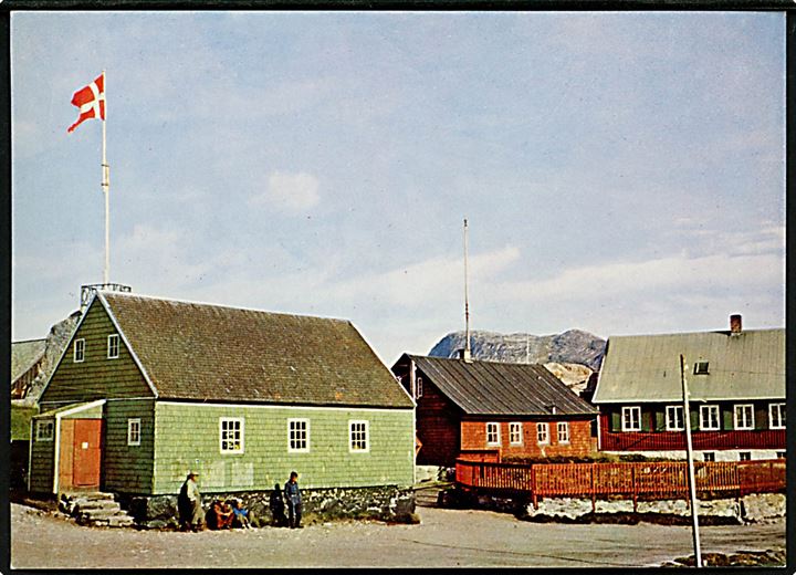 Nanortaliks gamle bydel. KGH no. 3.  Grønlund Publishers, Foto Hans C. Christiansen. (Uden tiltryk Grønlands Postvæsen).