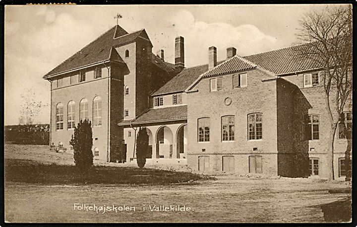Vallekilde, Folkehøjskole. Fotograf Bay, Asnæs no. 14149. Frankeret med 5 øre Fr. VIII annulleret med stjernestempel VALLEKILDE og sidestemplet Hørve d. 4.10.1908 til Kolding.
