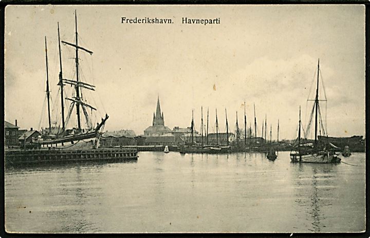 Frederikshavn, havneparti med sejlskibe. Flensborglager u/no. Frankeret med 10 øre Fr. VIII fra Frederikshavn d. 12.6.1908 til sømand ombord på S/S Astoria i Philadelphia, USA.